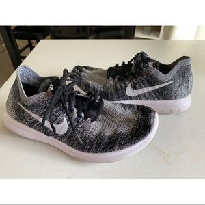 Nike free rn flyknits - grey and white- size 9.5